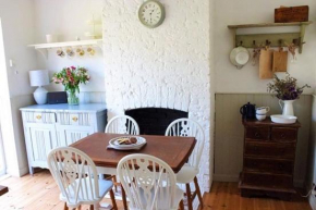 The Seaside Sanctuary - 2 mins from the beach